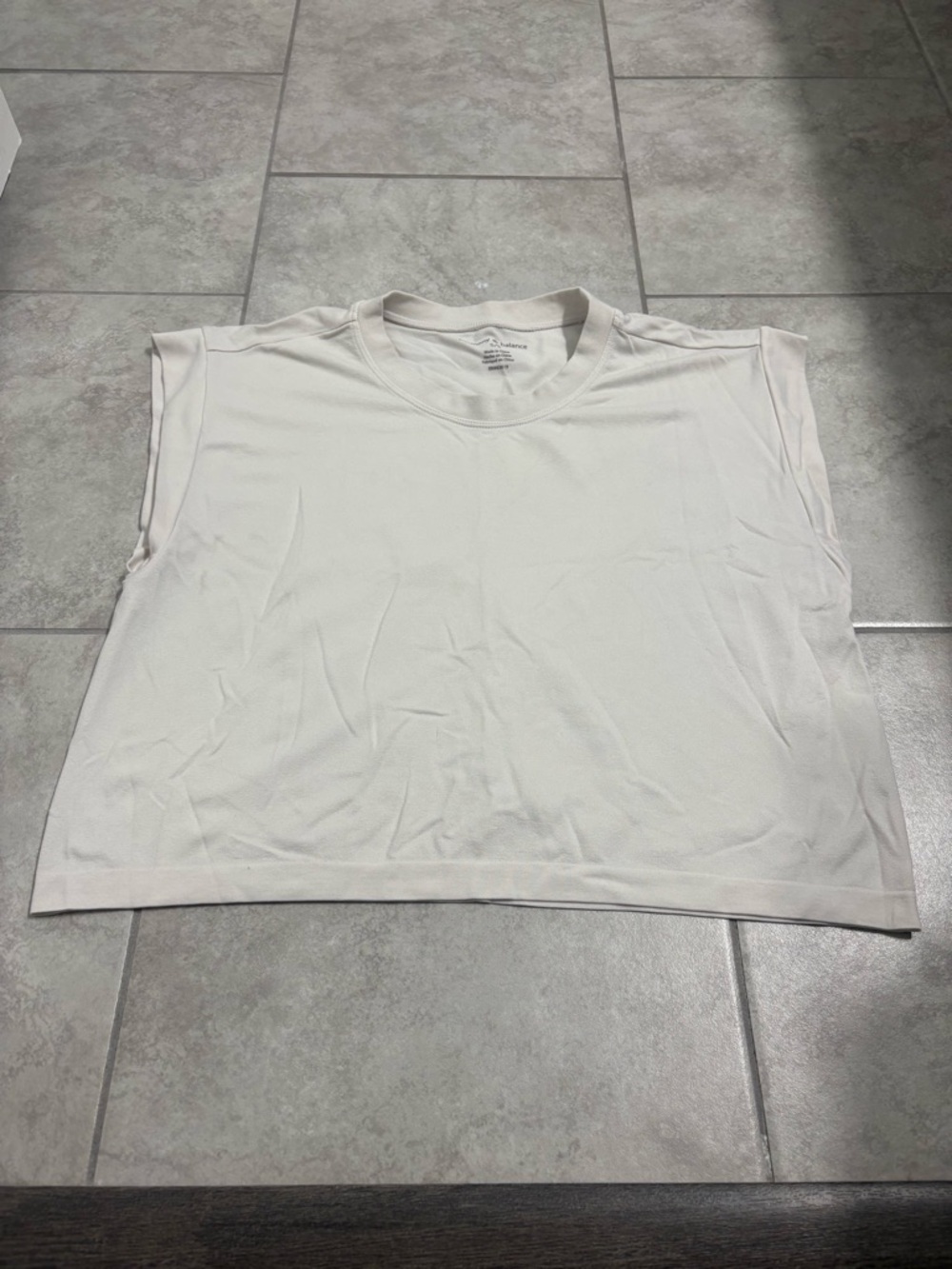 Sleeveless Crewneck Athletic Dry-fit Crop Top - White